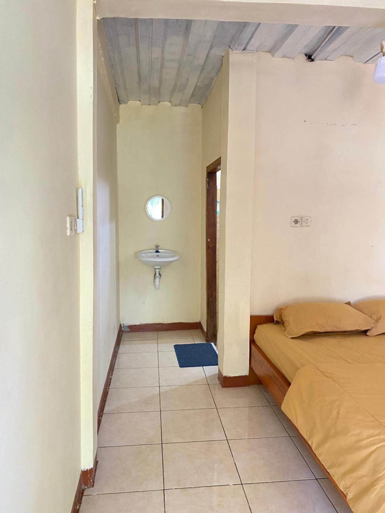 Pieter Homestay Labuan Bajo Exterior foto