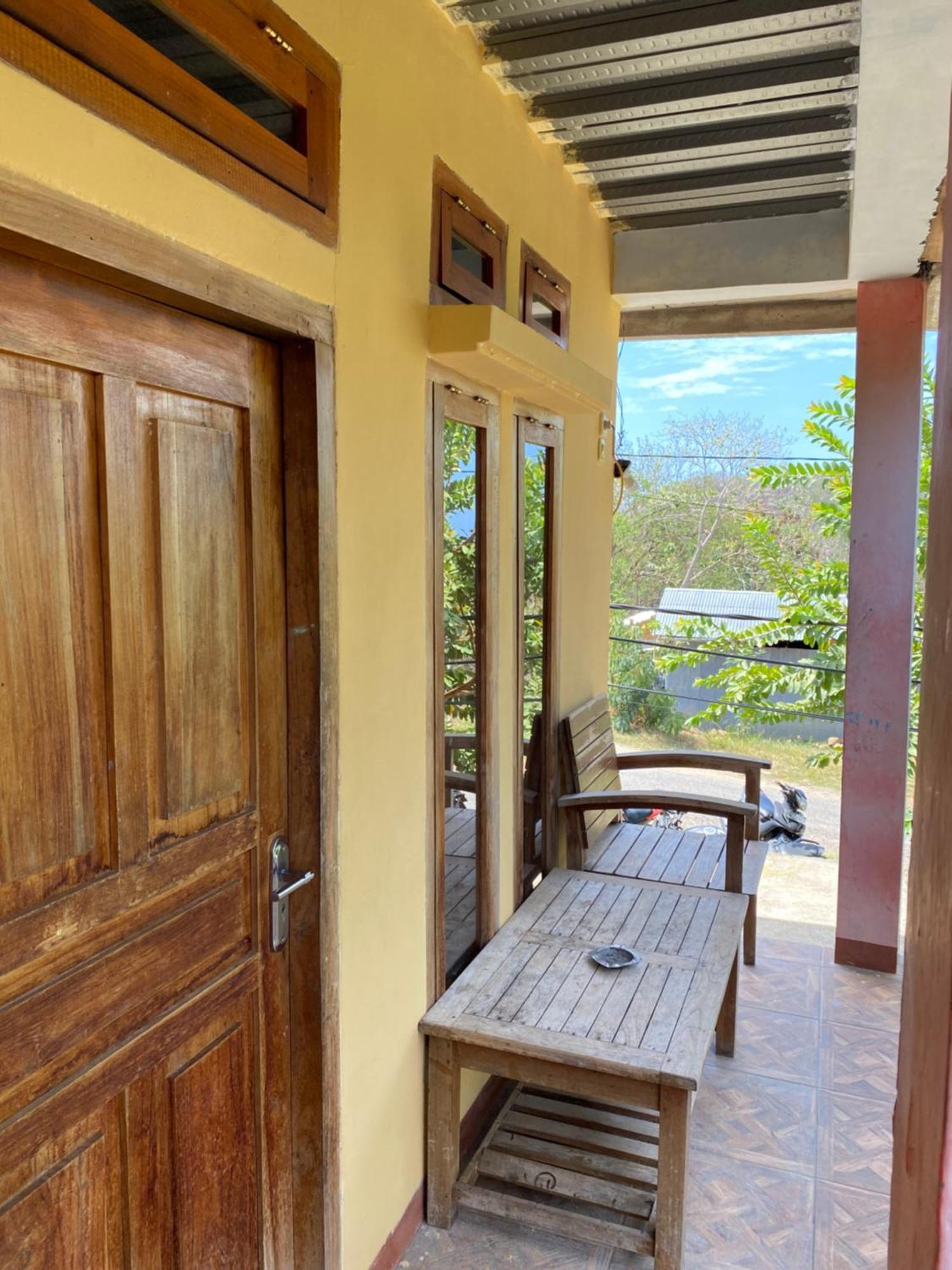 Pieter Homestay Labuan Bajo Exterior foto